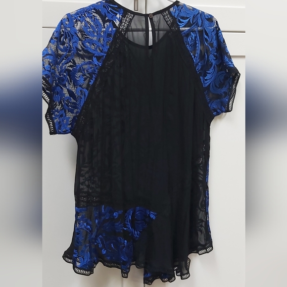 Karen Kane lace top - Picture 6 of 9